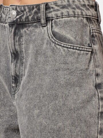 Baggy Jeans 'PCAbbi' di PIECES in grigio