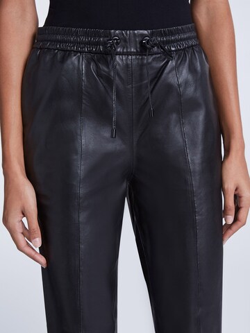 SET Regular Trousers in Black