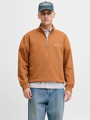 JACK & JONES Sweatshirt 'JORNORREBRO' i brun: forside