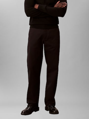 Calvin Klein Jeans Loosefit Chino in Bruin: voorkant