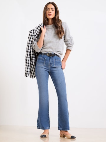 self. Flared Jeans in Blauw