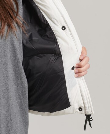 Veste d’hiver Superdry en blanc