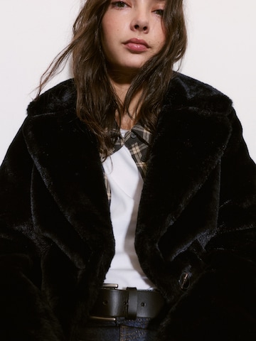 Pull&Bear Jacke in Schwarz