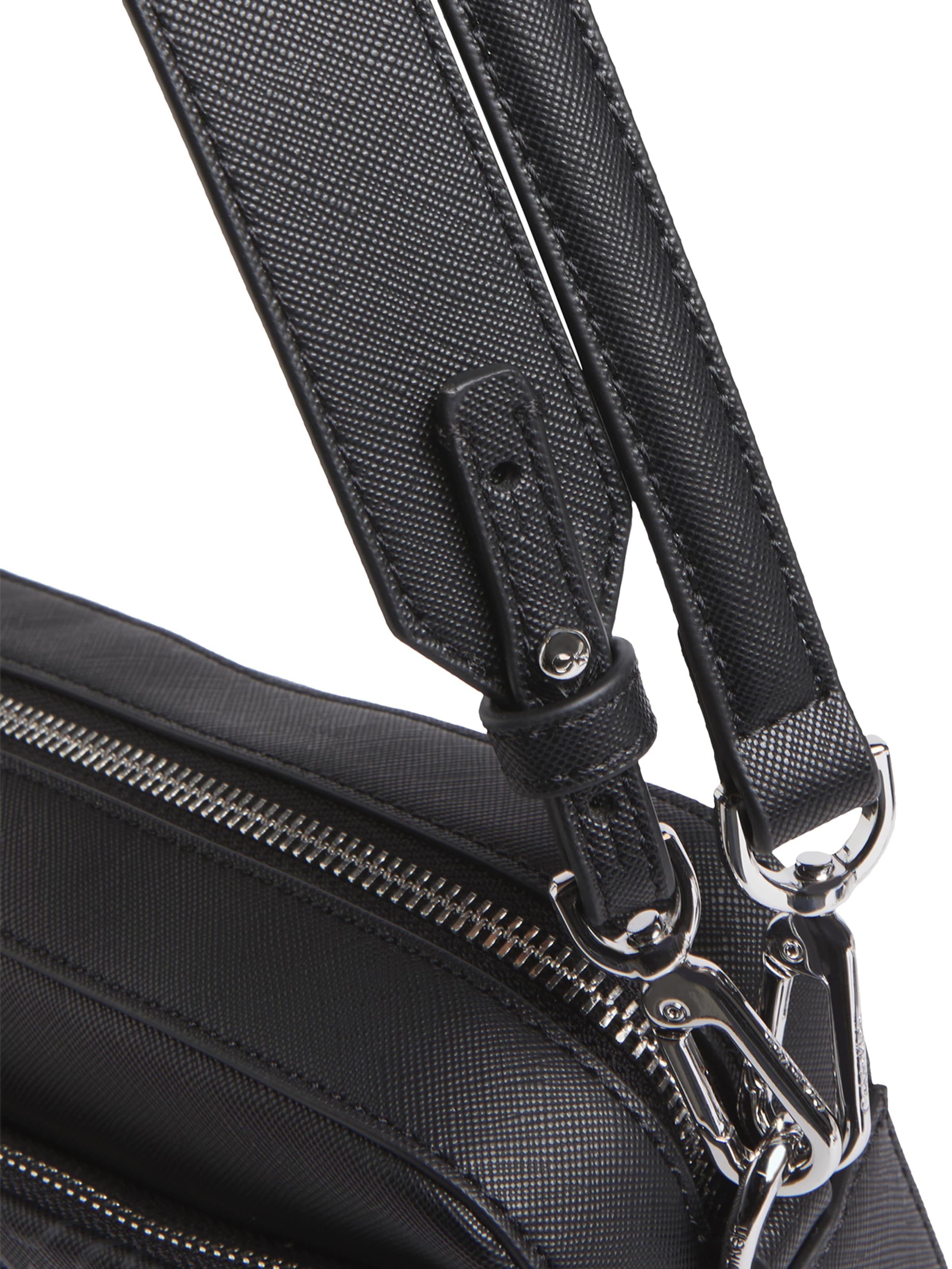 Calvin Klein Torba za čez ramo 'MUST' | črna barva