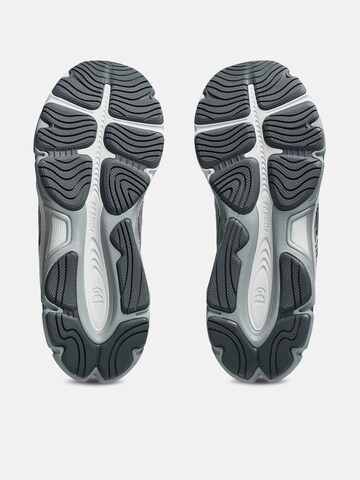 ASICS Sneaker in Grau