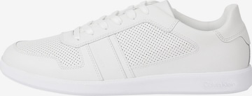 Baskets basses Calvin Klein en blanc : devant