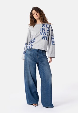 Sweat-shirt 'Mairyl' Elias Rumelis en gris