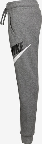 Nike Sportswear Дънки Tapered Leg Панталон в сиво