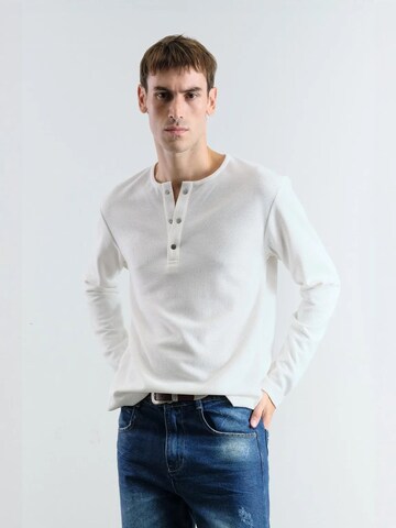 Giesto Shirt in Wit: voorkant