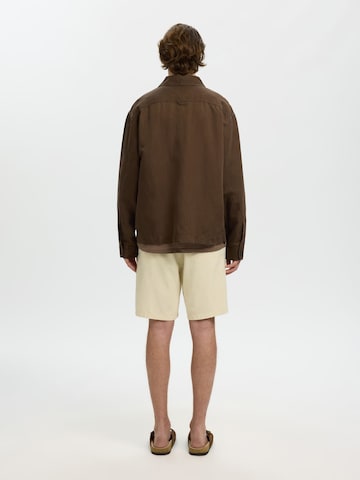 Coupe regular Chemise SELECTED en marron