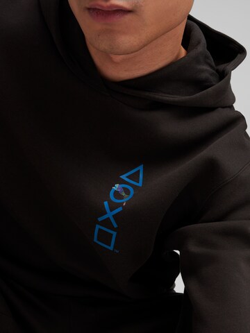 PUMA Sweatshirt 'PUMA X PLAYSTATION' in Schwarz