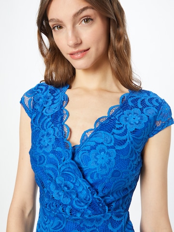 Rochie de cocktail de la Lipsy pe albastru