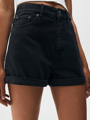 Pull&Bear Regular Shorts in Schwarz