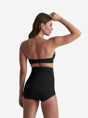 Slip scultant 'Smooth Essentials High Waist Brief' Bye Bra en noir