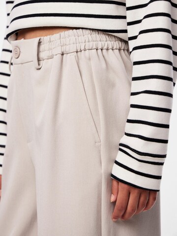 PIECES Loose fit Pleated Pants 'Camil' in Grey