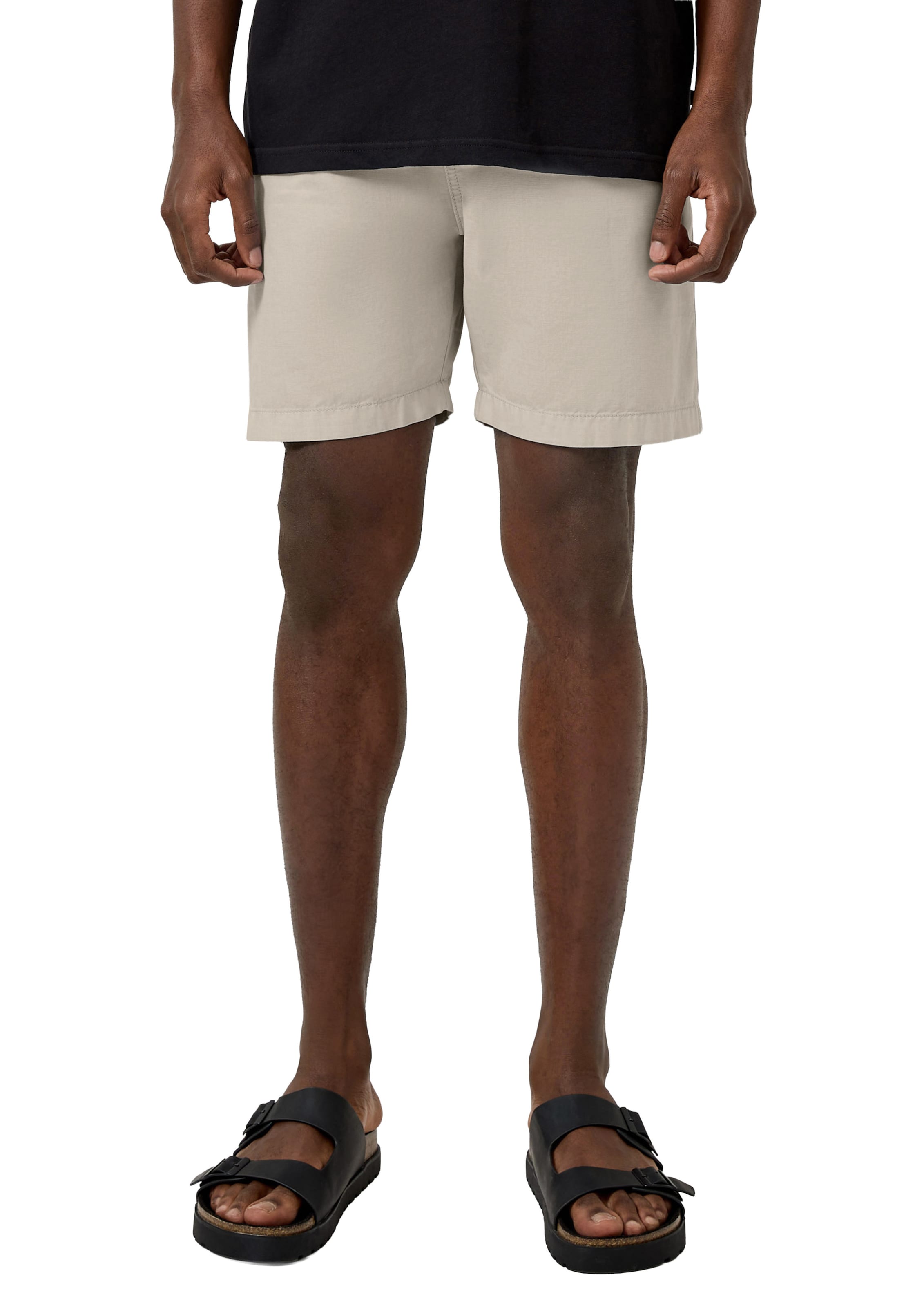 QS Regular Shorts in Beige: Vorderseite