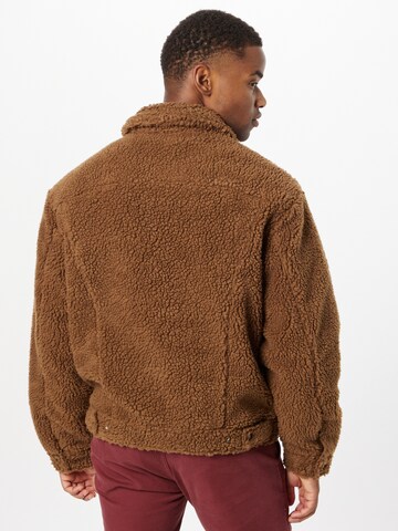 LEVI'S ® Overgangsjakke 'Vintage Fit Sherpa Trucker' i brun