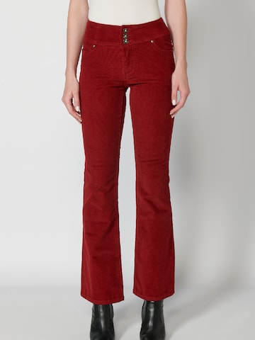 KOROSHI Flared Jeans in Rood: voorkant
