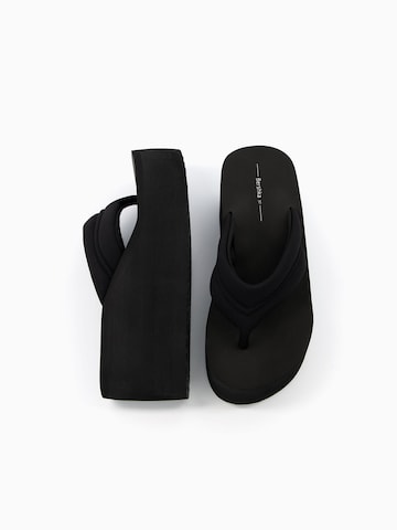 Flip-flops de la Bershka pe negru