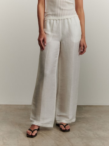 ABOUT YOU x Marie von Behrens Wide leg Pleated Pants 'Emelie' in White: front