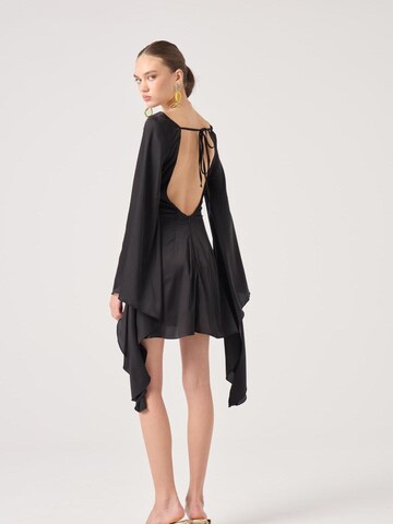 Robe de cocktail HOLLY LOLLY en noir