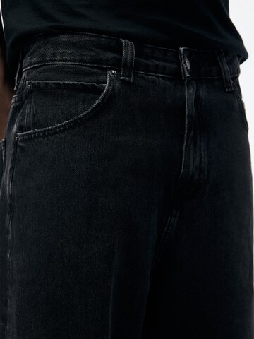 Pull&Bear Lużny krój Jeansy w kolorze czarny