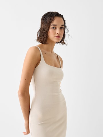 Bershka Jurk in Beige