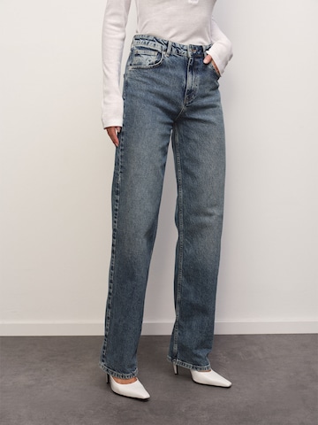 RÆRE by Lorena Rae Loosefit Τζιν σε μπλε: μπροστά