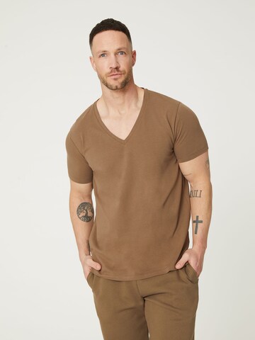 DAN FOX APPAREL - Camiseta 'Samuel' en marrón: frente