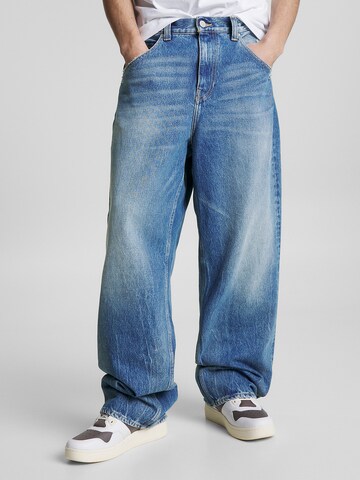 Tommy Jeans Loosefit Jeans 'Aiden' in Blau