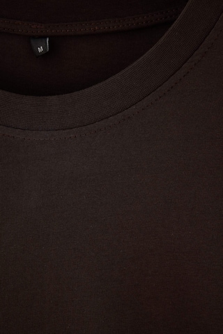 Trendyol T-shirt i brun
