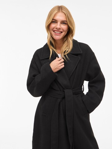 VILA Overgangsfrakke 'VIFikka' i sort