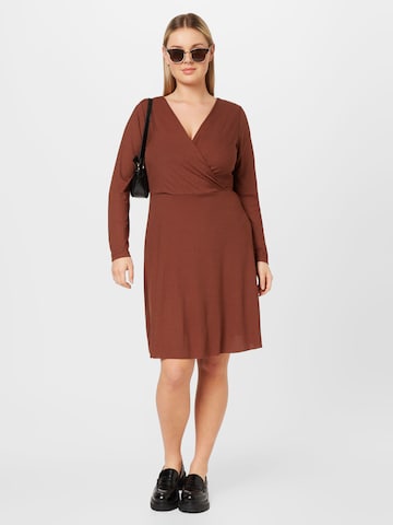 Robe Trendyol Curve en marron