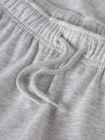 Effilé Pantalon TWO SOON en gris