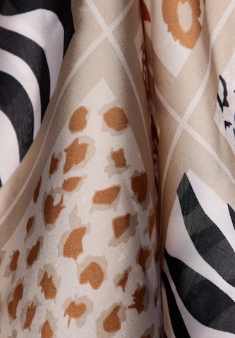 faina Shawl in Beige