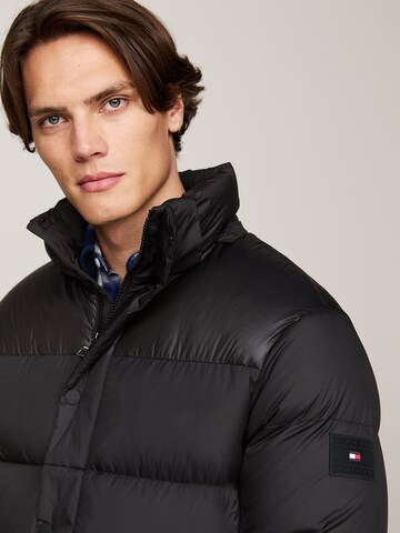 TOMMY HILFIGER Kurtka zimowa w kolorze czarny