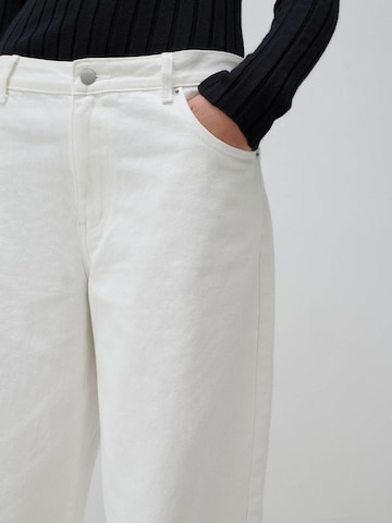 regular Jeans 'Tilda' di ABOUT YOU x Marie von Behrens in bianco