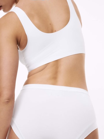 Top sportivo di Marks & Spencer in bianco