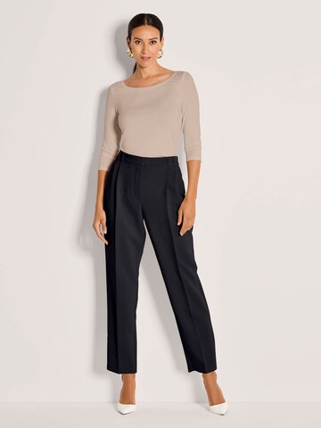 MADELEINE Tapered Bundfaltenhose in Blau