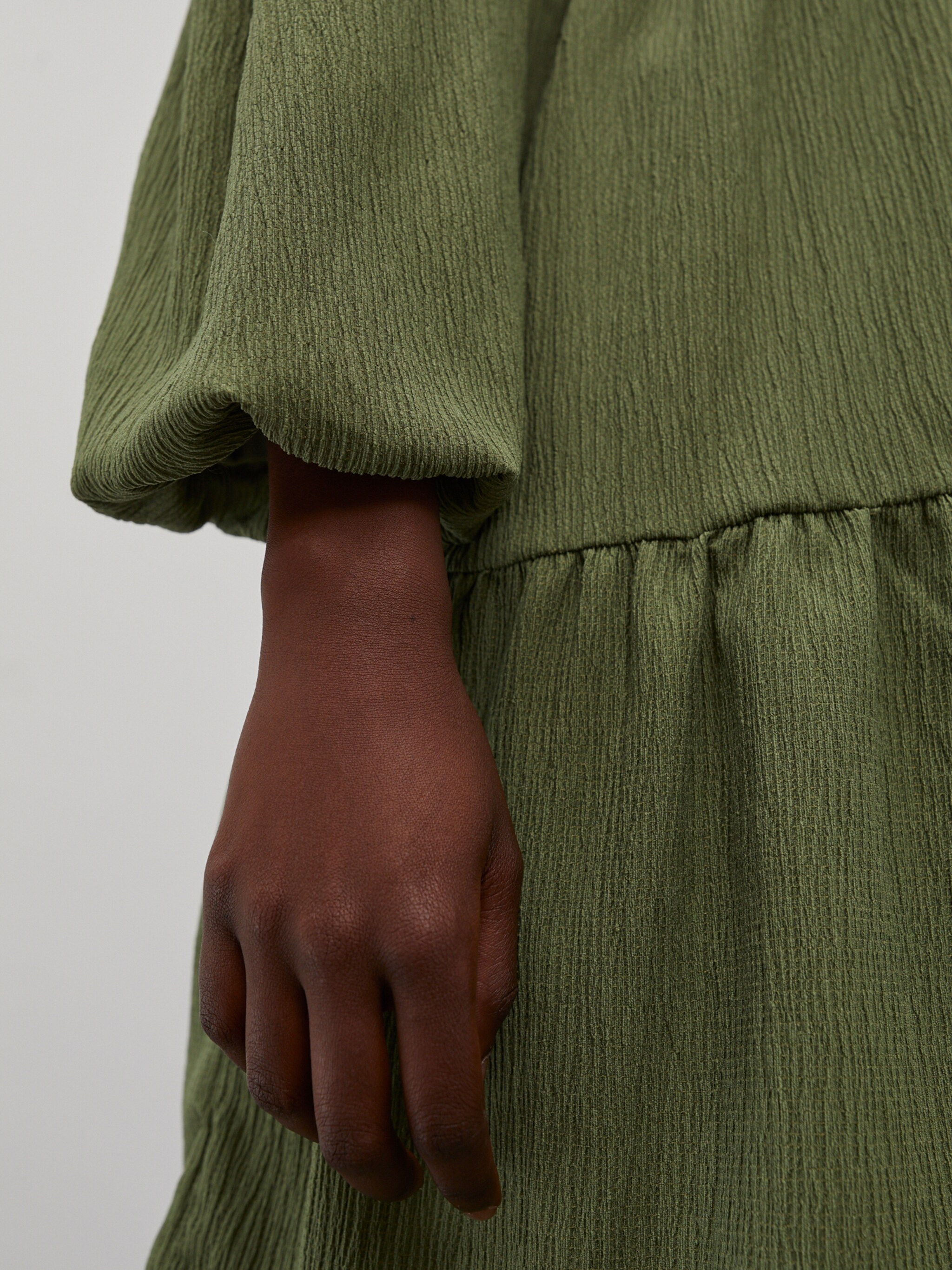 EDITED Produits Robe 'Deike' olive