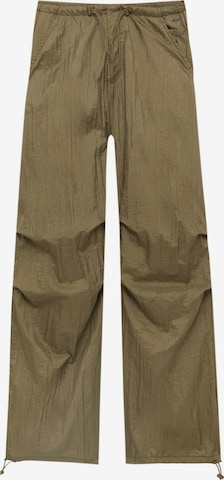 Pull&Bear Loose fit Trousers in Green: front