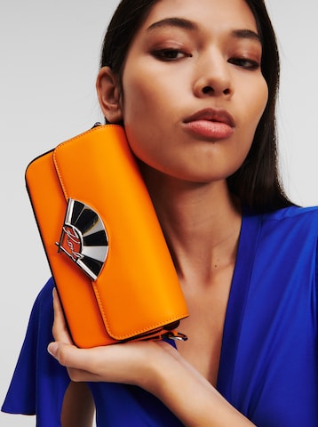 Karl Lagerfeld Skuldertaske 'Signature Fan' i orange