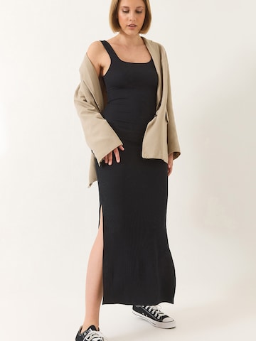 Bianco Lucci Šaty - Čierna: predná strana