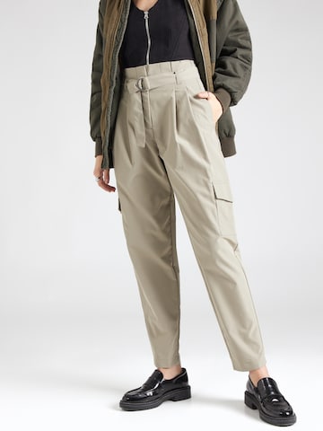 Regular Pantalon à pince 'AMY' VERO MODA en beige : devant