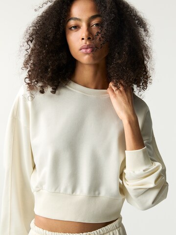 Pull&Bear Sweatshirt in Geel