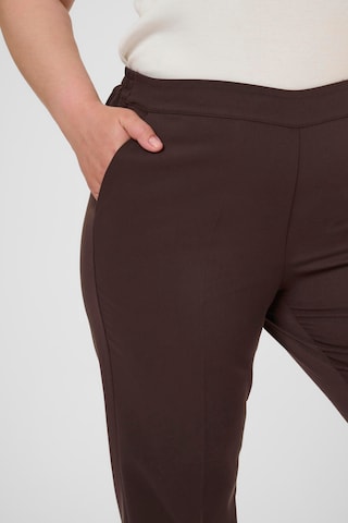 KAFFE CURVE Regular Hose in Braun