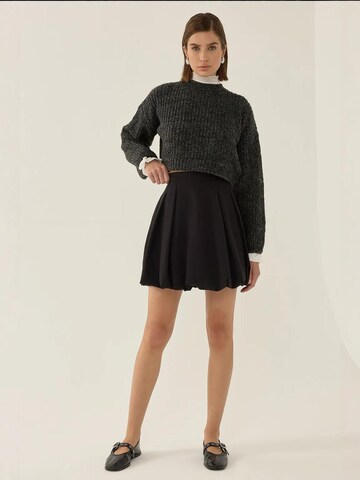 Hiccup Skirt in Black