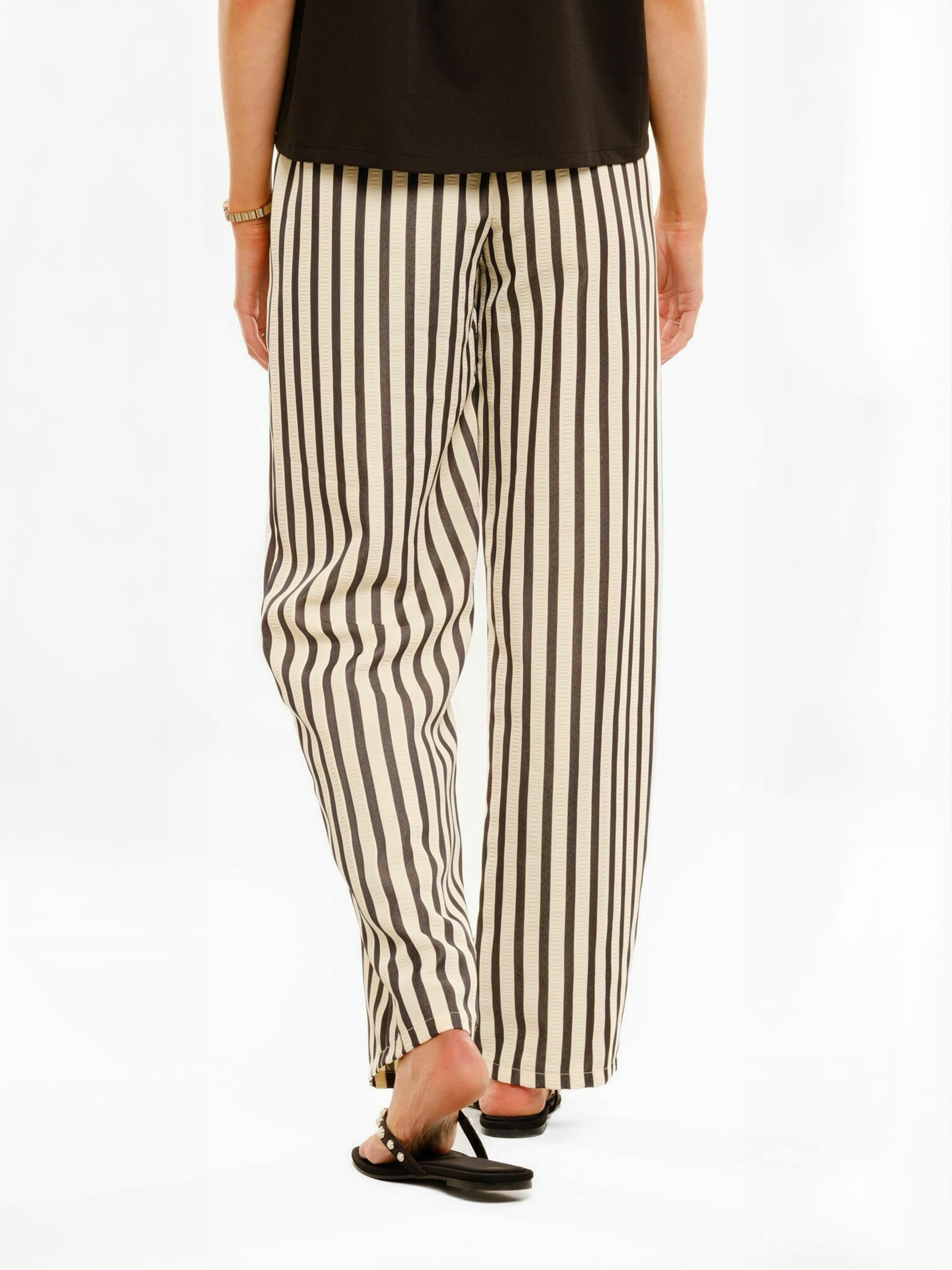 Regular Pantalon ' SISSI ' Liberte Essentiel en noir