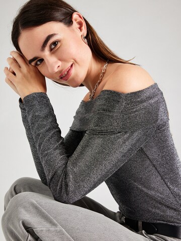 Maglietta 'PCSANDRA' di PIECES in nero