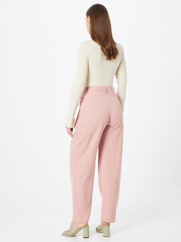 Nasty Gal - Loosefit Calças com pregas em rosa